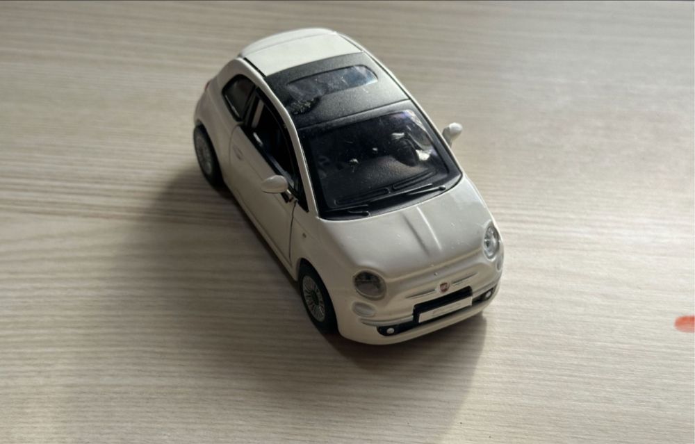 Macheta metalica Burago 1/32 FIAT 500