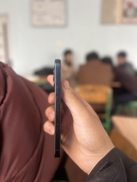 Iphone 15 pro 128 89%.