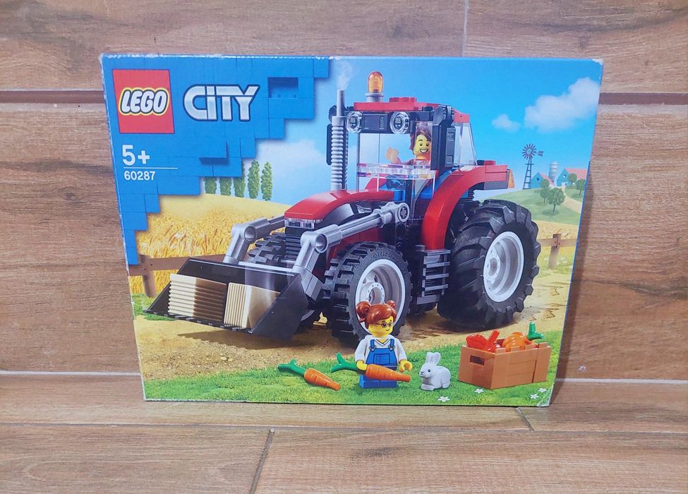 LEGO City - Tractorul de la ferma 60287, 148 piese, 5+