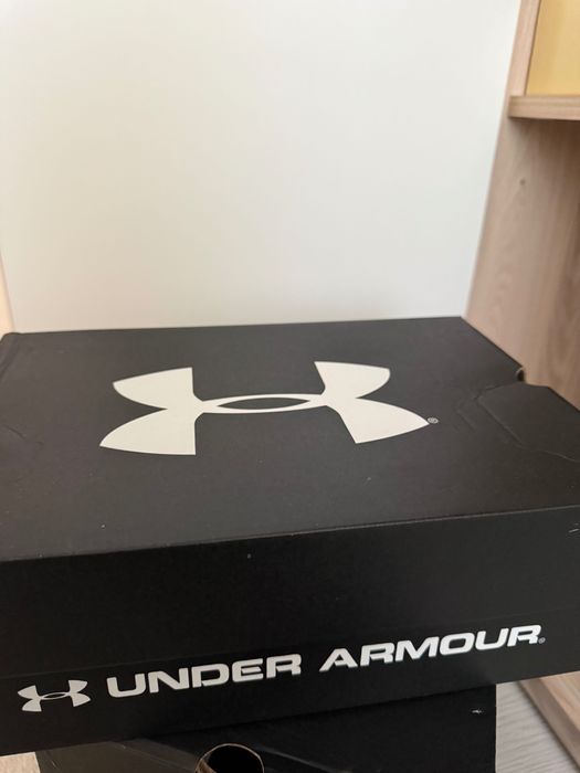 Женские кроссовки