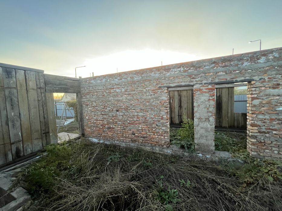 Продам участок, недострой