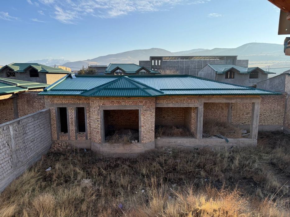 Дача.  ЧАРВАК. Вдоль реки