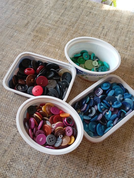 Продам пуговицы разного размера