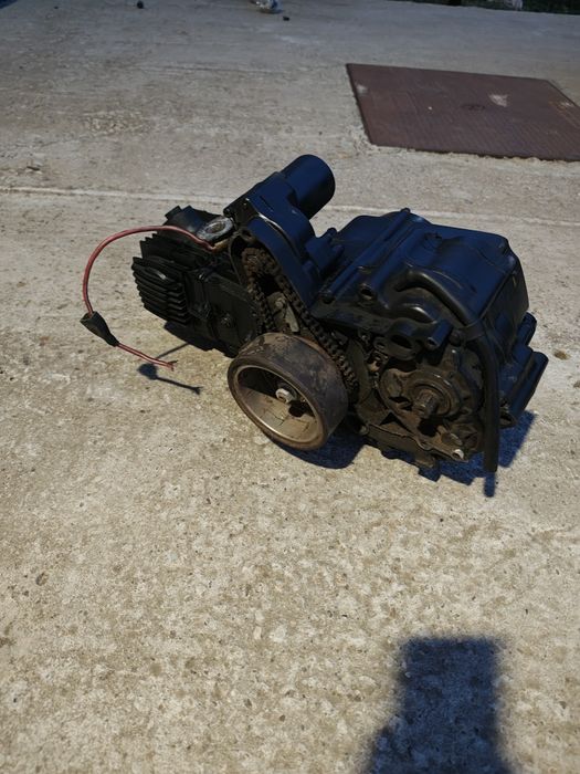 Vând motor 125cc
