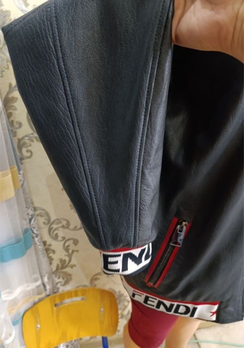 Ремонт кожаных курток и всех видов одежды.