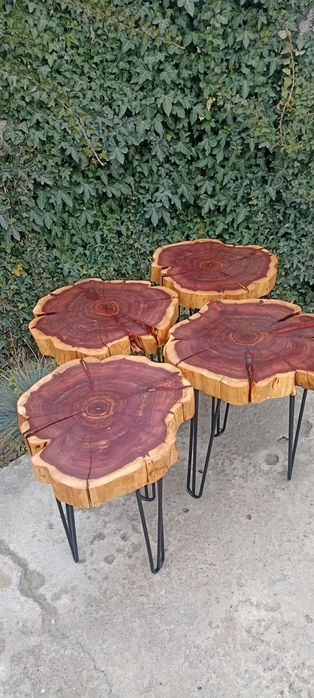 Кофейный столик из дерева