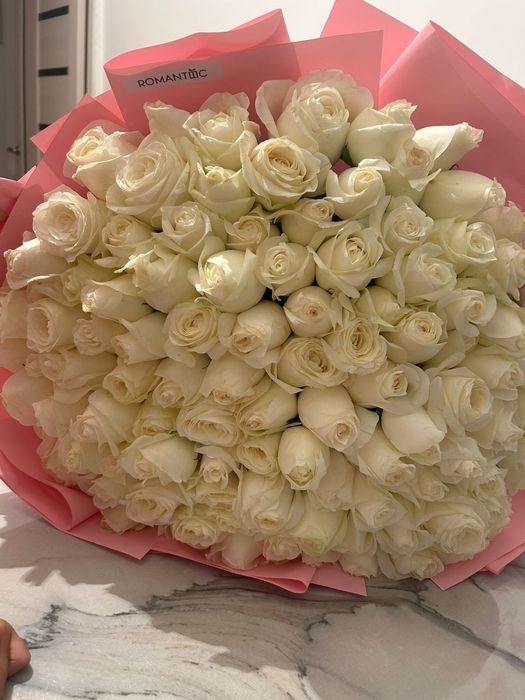 Цветы белые розы