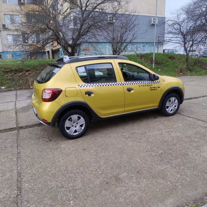 Продавам Дачия Сандеро Stepway