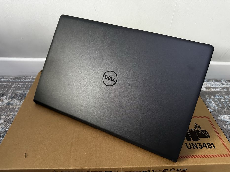 Ноутбук с веб-камерой Dell Vostro 3520