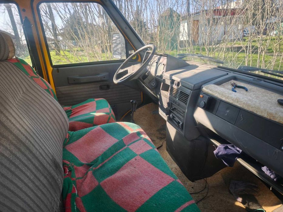 Iveco Turbo Daily 35.10 | Бордови камион 3.5 тона | Дизел | 6+1 места