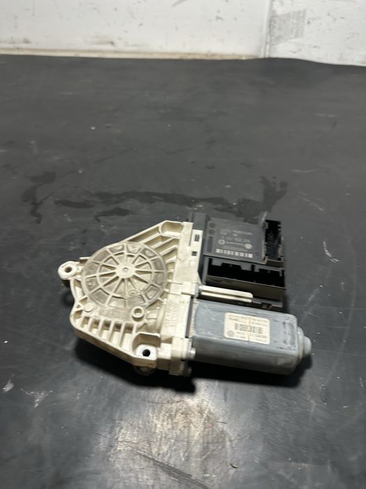 Motoras macara geam stanga fata Volkswagen Vw Passat B6 1K0959793G