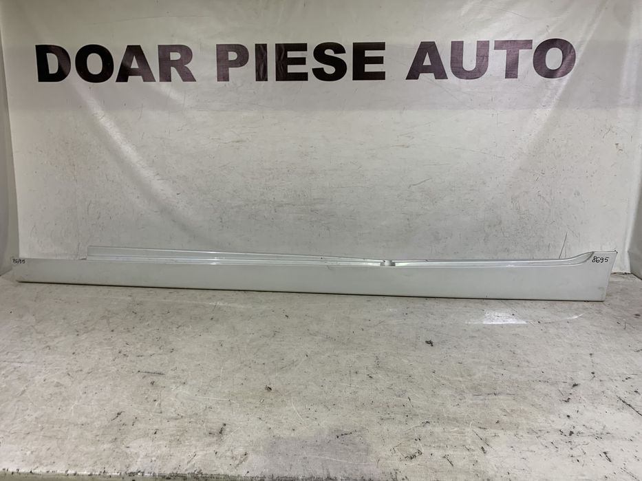 Prag stanga BMW Seria 5, F10, F11, 2010, 2011, 2012, 2013, 2014, 2015, 2016, cod origine OE 51777184773.