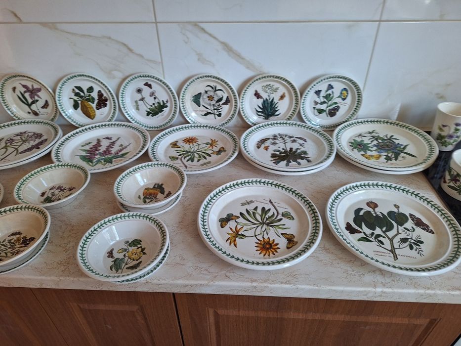 Порцеланов чайник и захарница