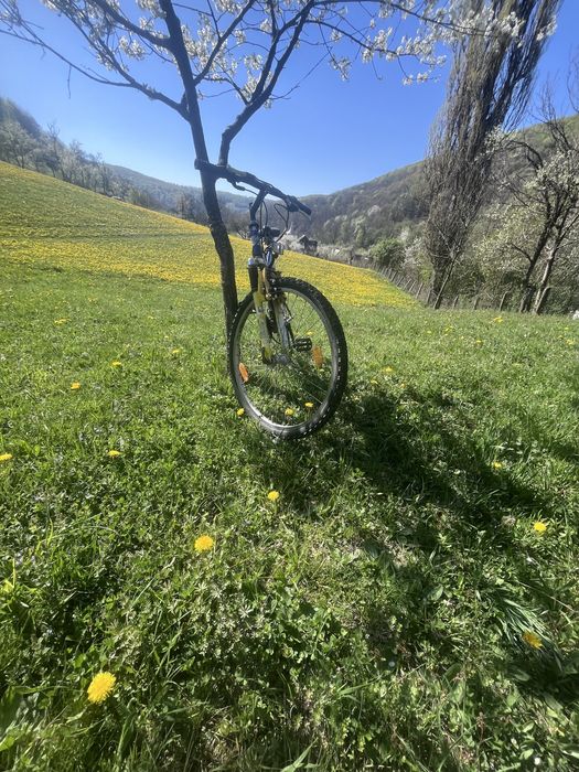 Vând bicicleta  roti pe 26