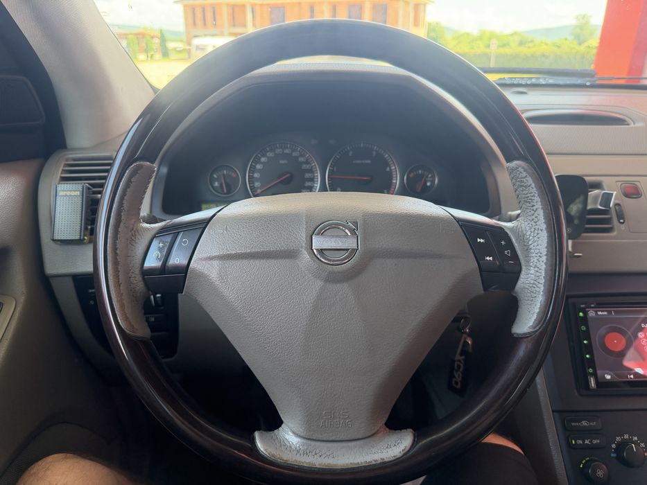 Volvo  XC90  2004