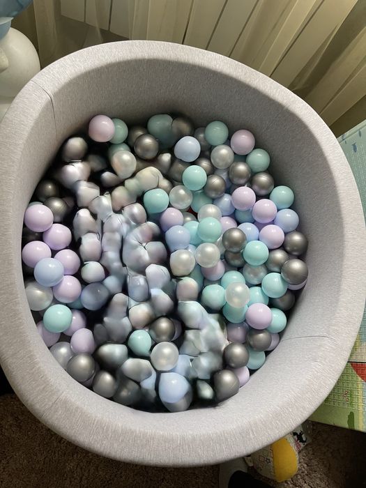 Сухой бассейн с шариками