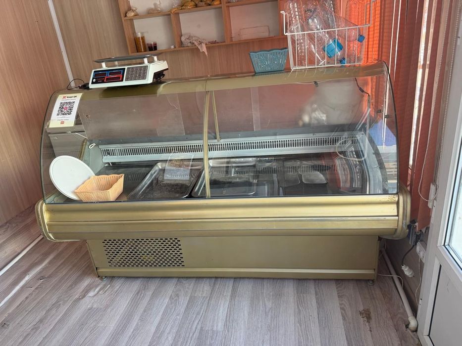 Продам ветринный холодильник