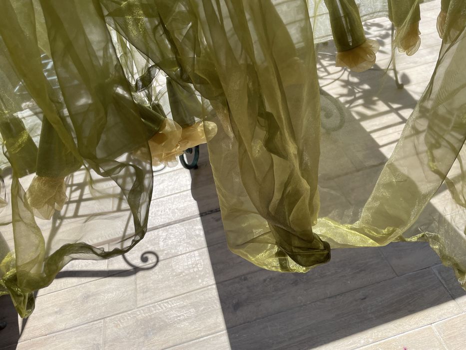 Кралско зелено завеси-шифон ;нощни лампи,килим;кашпи Laura Ashley