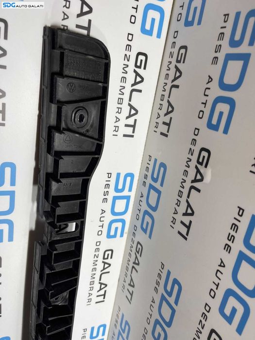 Suport Ghidaj Central pentru Bara Spoiler Spate Volkswagen Golf 5 Hatchback 2004 - 2008 Cod 1K6807863