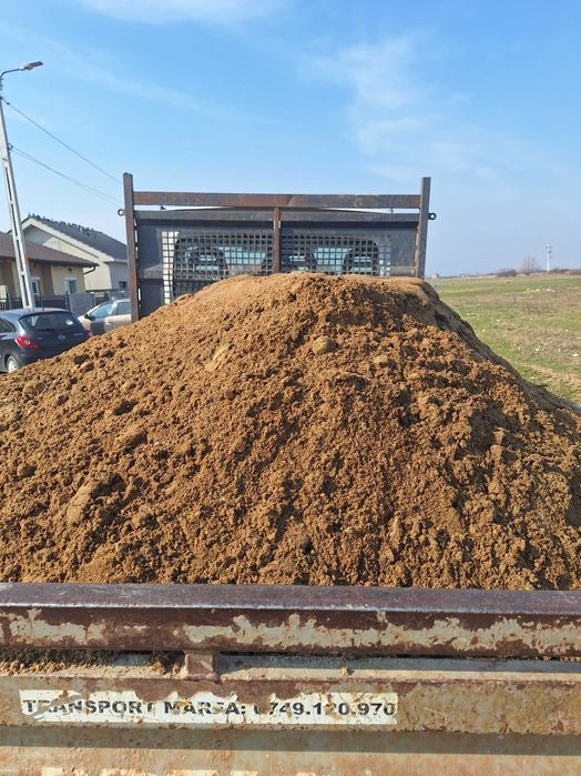 Pamant galben nisipos pentru gazon