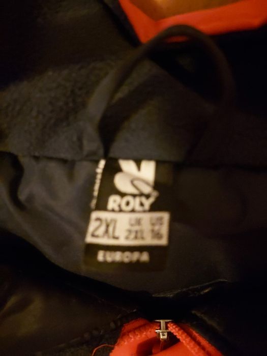 Greaca Tazz  2XL ca noua purtata o singura data