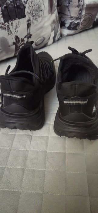 Продам мужские кроссовки