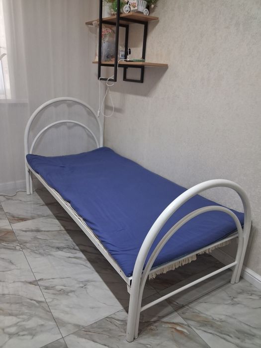 Продам кровать без матраца