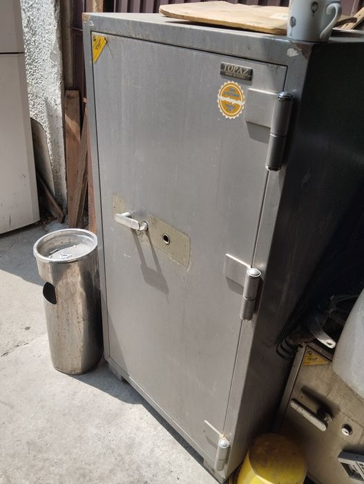 Сейф продам  огнеупорные 4шт