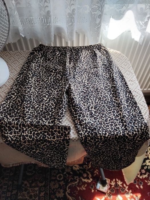 Colanți trei sferturi model leopard noi