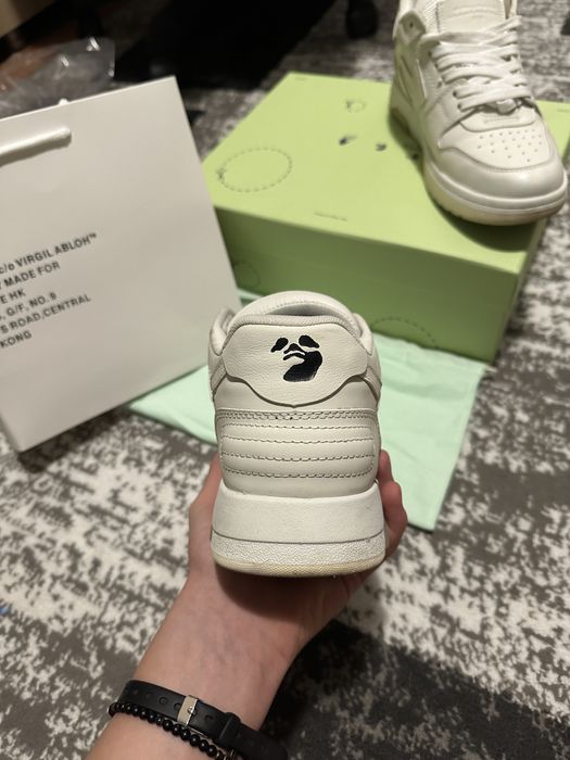 vand sau schimb cu trackuri albe 40-41 stare noua