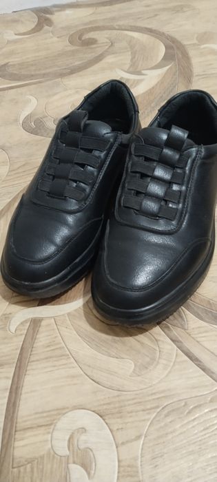 Продам кроссовки