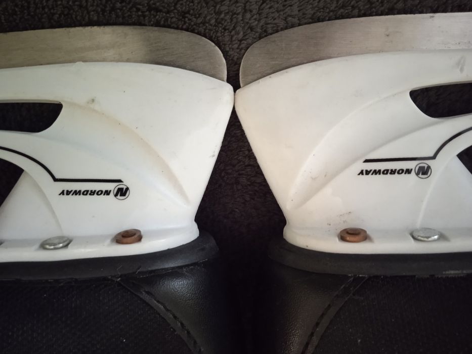 Продам коньки хоккейные