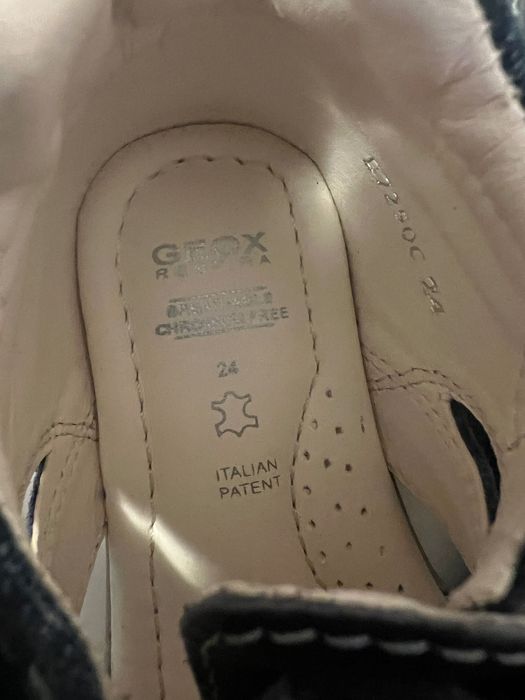 Якета и детски обувки