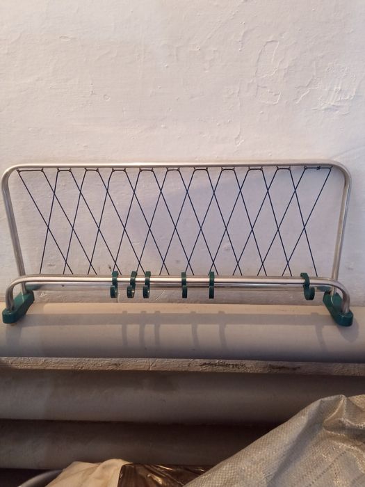 Железная вешалка