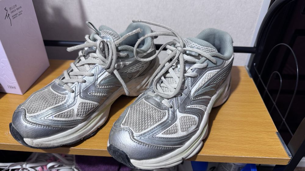 Крассовки в отличном состоянии, 39 размер