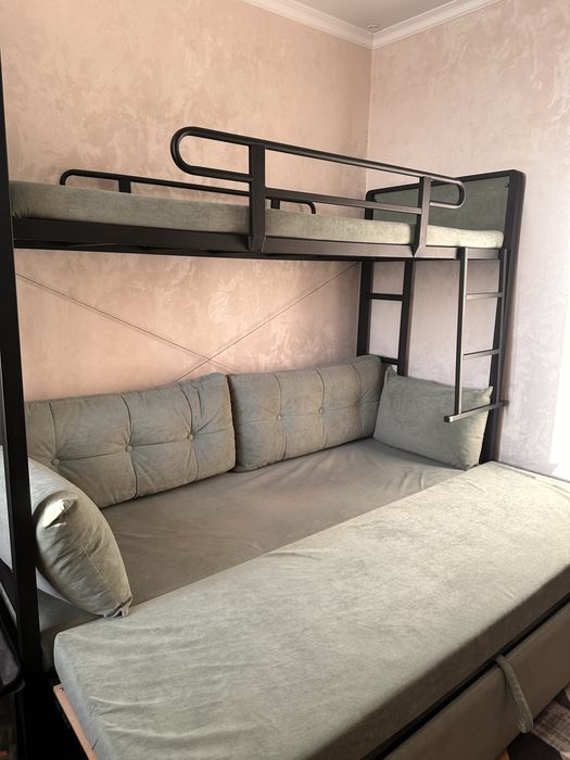 Продам двухярусную кровать 190 /90