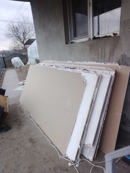 Vând placi rigips și profile in stare bune