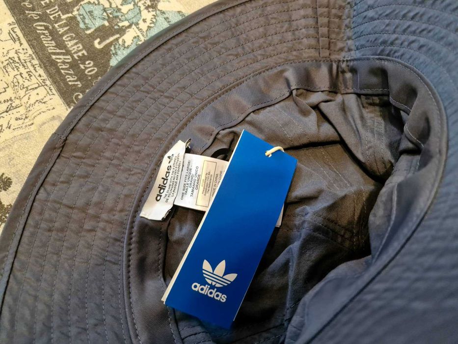 Оригинална Шапка идиотка с периферия 'CON BELL'