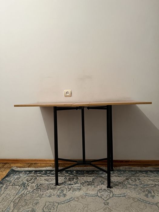 Продам стол небольшой срочно!