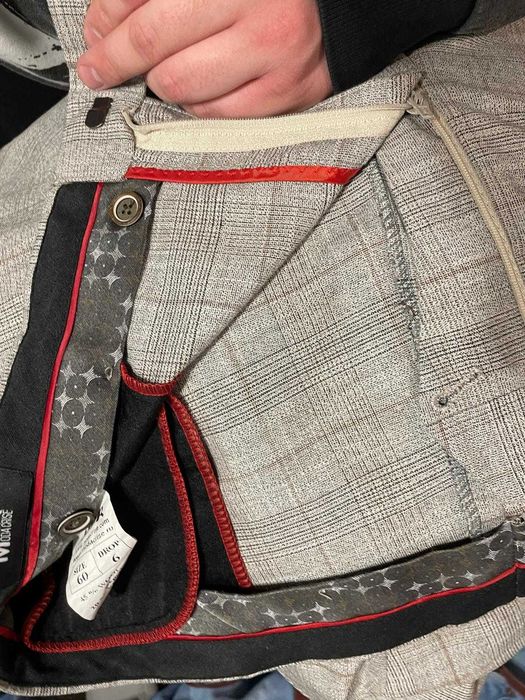 Costum gri complet în stare impecabilă