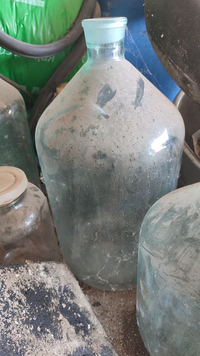 Продам бутыли.           20 л