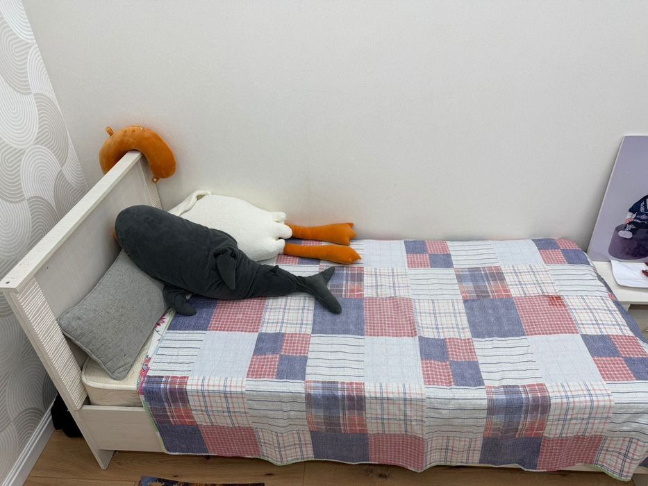 Детский  кровать с тумбочкой