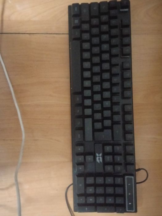 Продам коврик для мышки, мышку и клаву