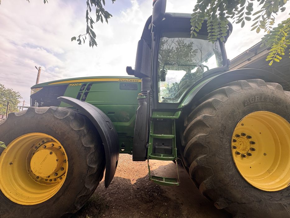 Tractor John Deere 7200R (200 CP) + plug Pottinger Servo 45 M (5 trupițe