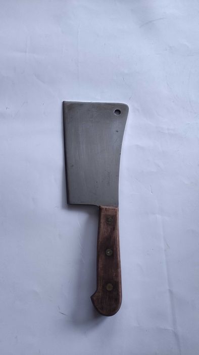 Кухненски сатър от дебела стомана и дървена дръжка