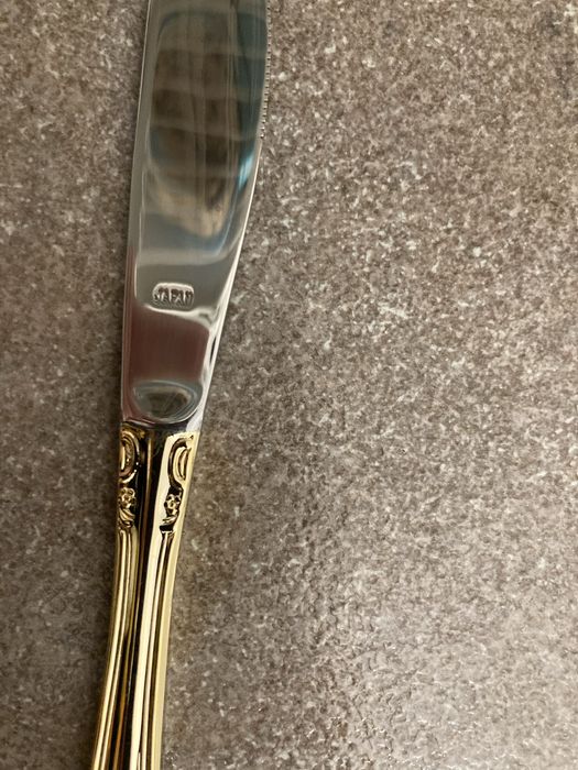 Прибори за хранене за 12 човека