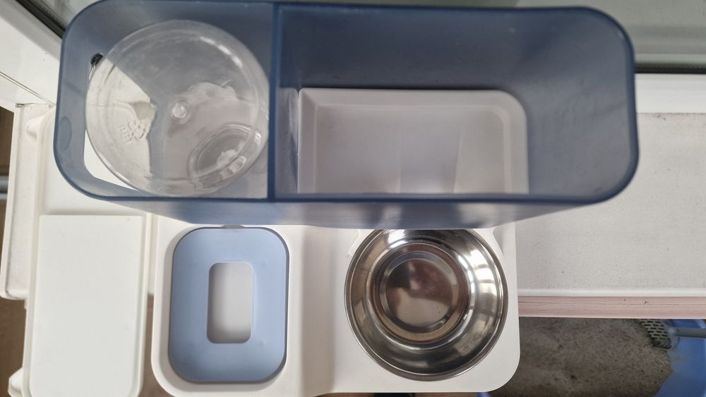 Кормушка для кошек и собак