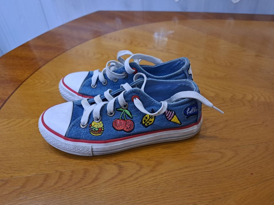 Продам девочковую обувь