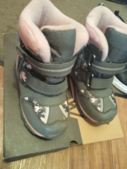 Продам детские сапоги на девочку