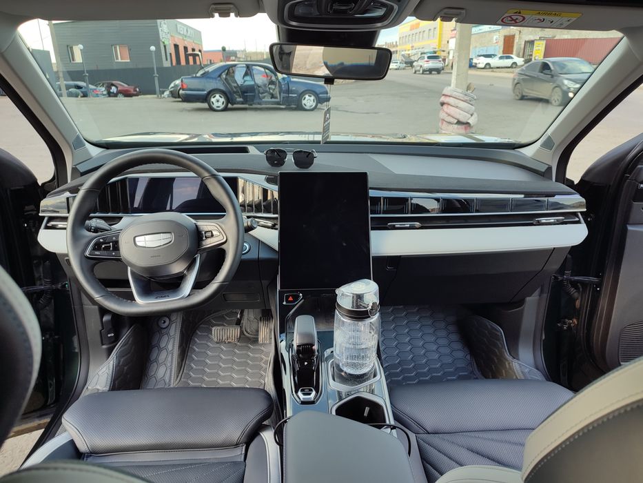 Продам Geely Atlas 2025 года